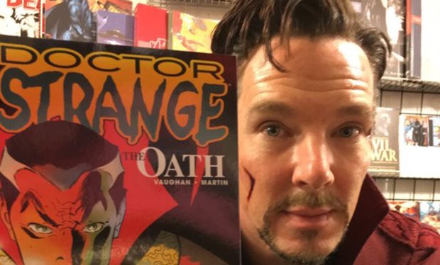 Benedict_Cumberbatch_visited_an_American_comic_book_store_dressed_as_Doctor_Strange